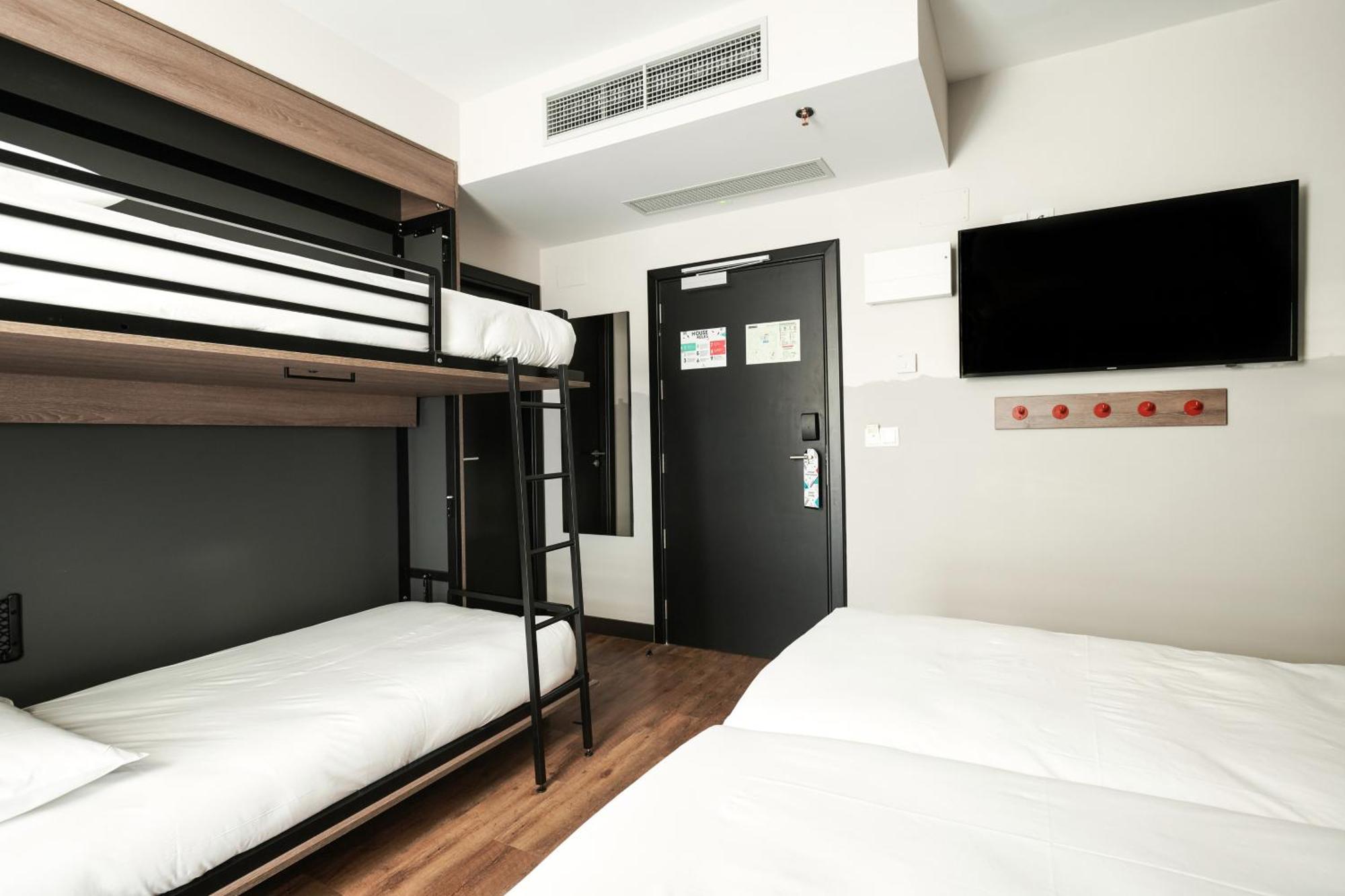 Generator Madrid Hostel Phòng bức ảnh