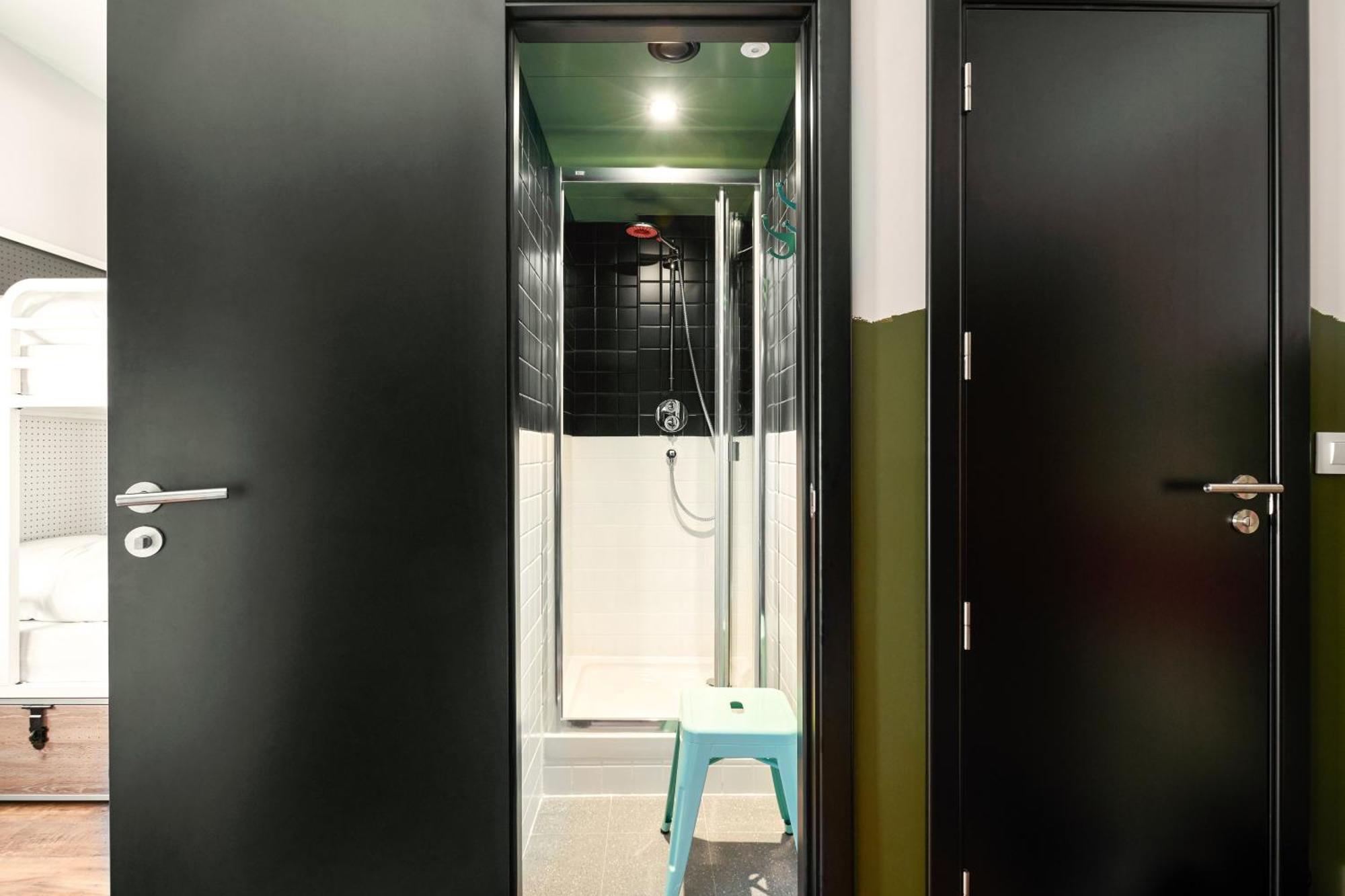 Generator Madrid Hostel Phòng bức ảnh