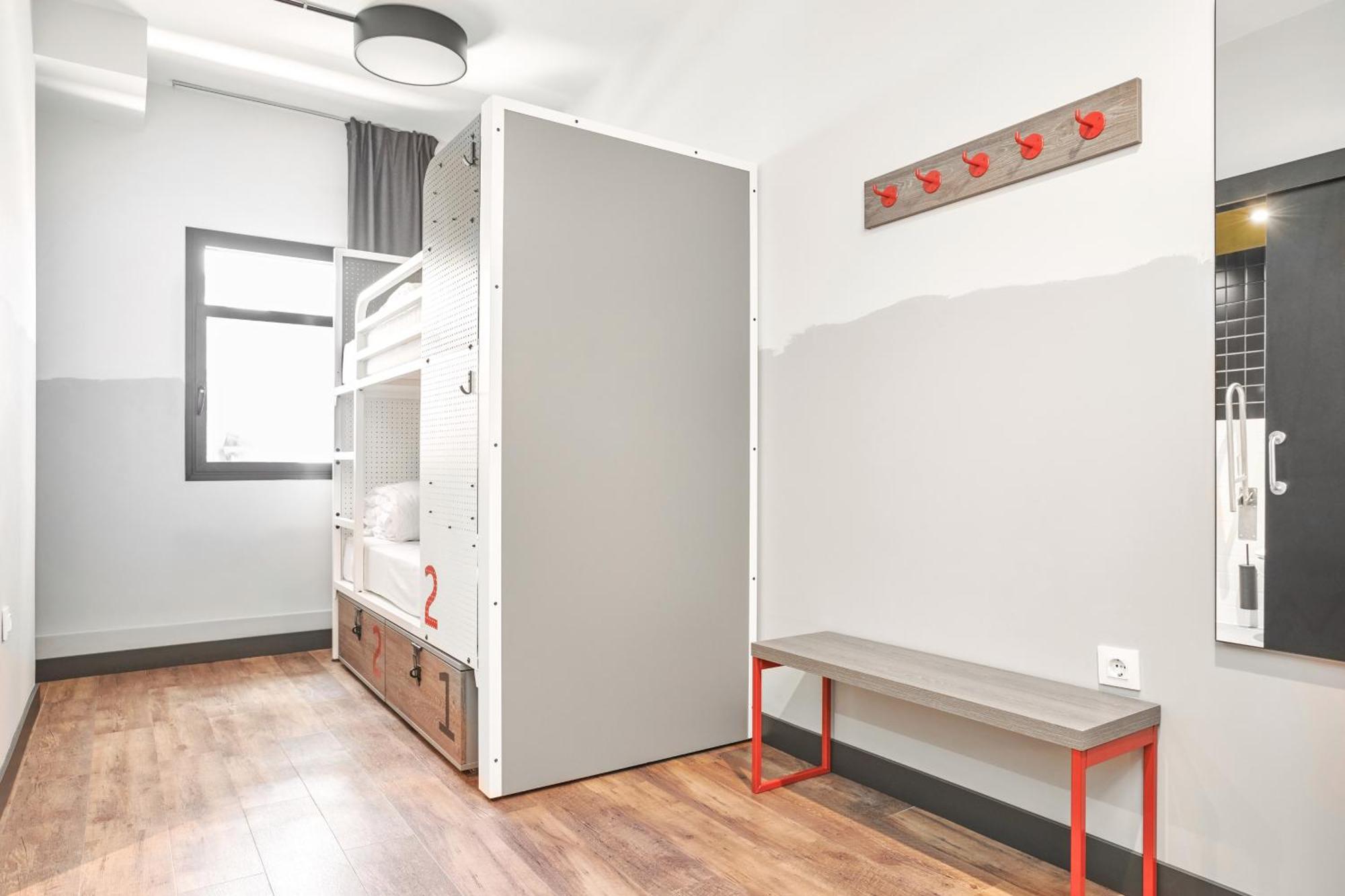 Generator Madrid Hostel Phòng bức ảnh