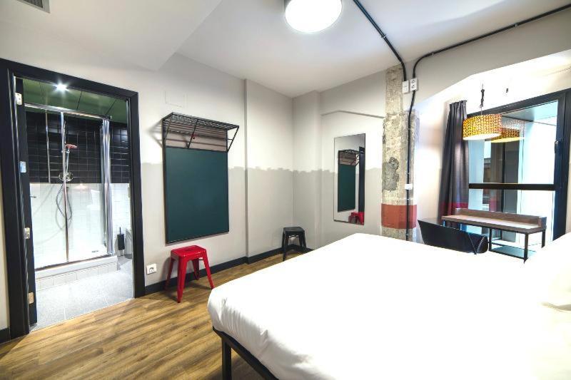 Generator Madrid Hostel Phòng bức ảnh