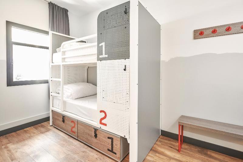 Generator Madrid Hostel Phòng bức ảnh